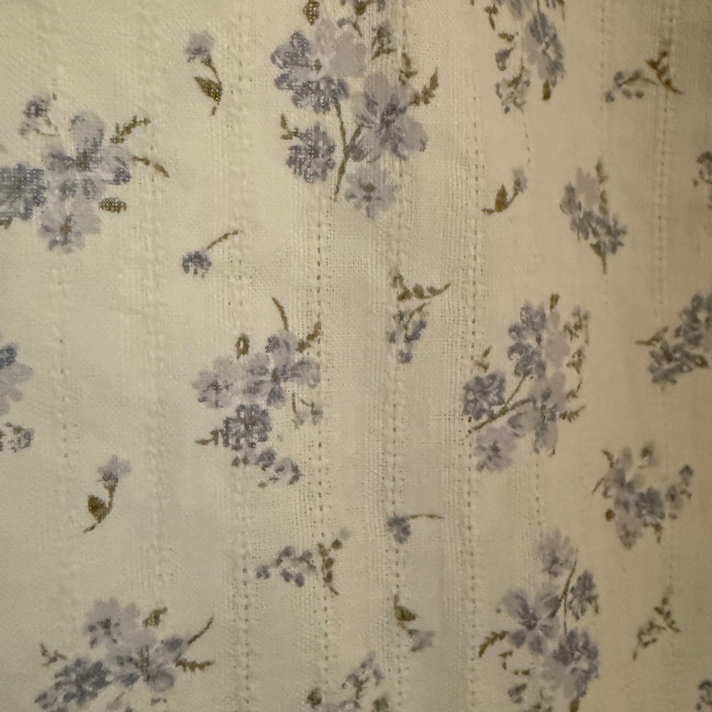 DAHL Floral NWOT Puff-Sleeve Blouse with Blue Print - Picture 3 of 5